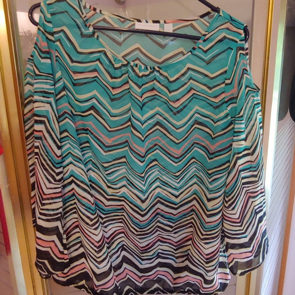 NY&Co Super sexy sheer top with open shoulders